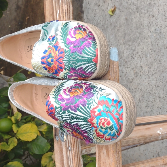 Ellen Rouge Slip on Faux Espadrilles Embroidery Upper - Picture 3 of 8